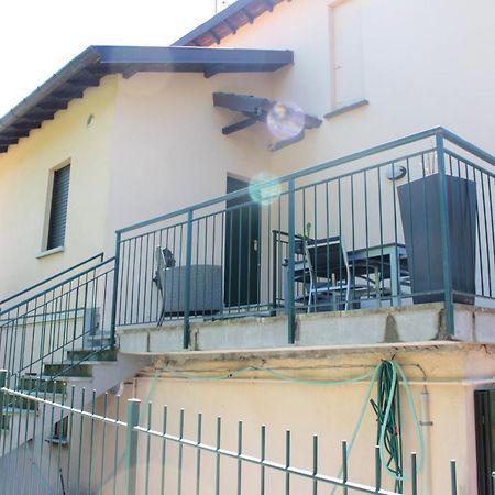 Апартаменты Casa Di Princi Брунате Экстерьер фото